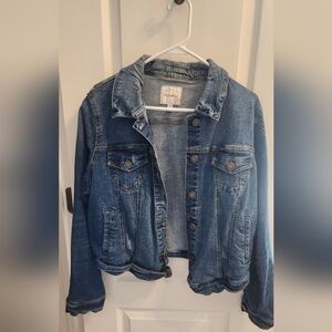 EUC Jean Jacket Torrid Size 0 - Stretchy Fits a size 1 as well.